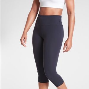 Athleta Elation Capri - Size Medium